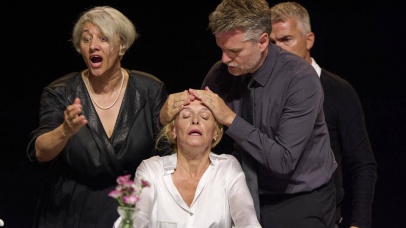 &bdquo;Zajedno&rdquo; &ndash; paradoksalni porodični odnosi kroz humor, agresiju i ljubav